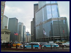 S Michigan Avenue, bridge to N Michigan Ave (Magnificent Mile)